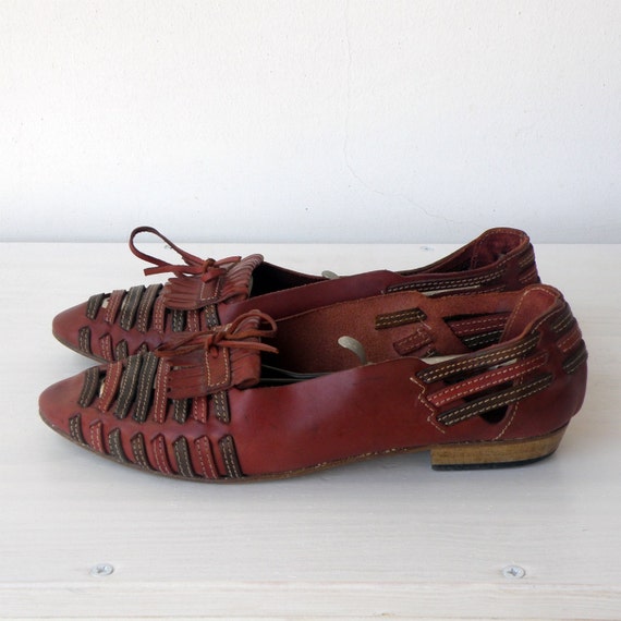 maroon huaraches