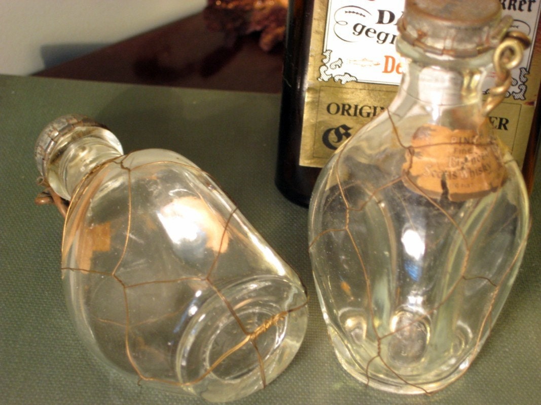 Haig and Haig Pinch Scotch Whisky Three Sided Bottle set of