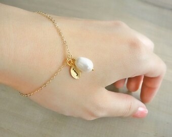 Personalized Simple White Teardrop Pearl Bracelet in Gold - Wedding, Bride, Bridal, Bridesmaid, Mother's Day