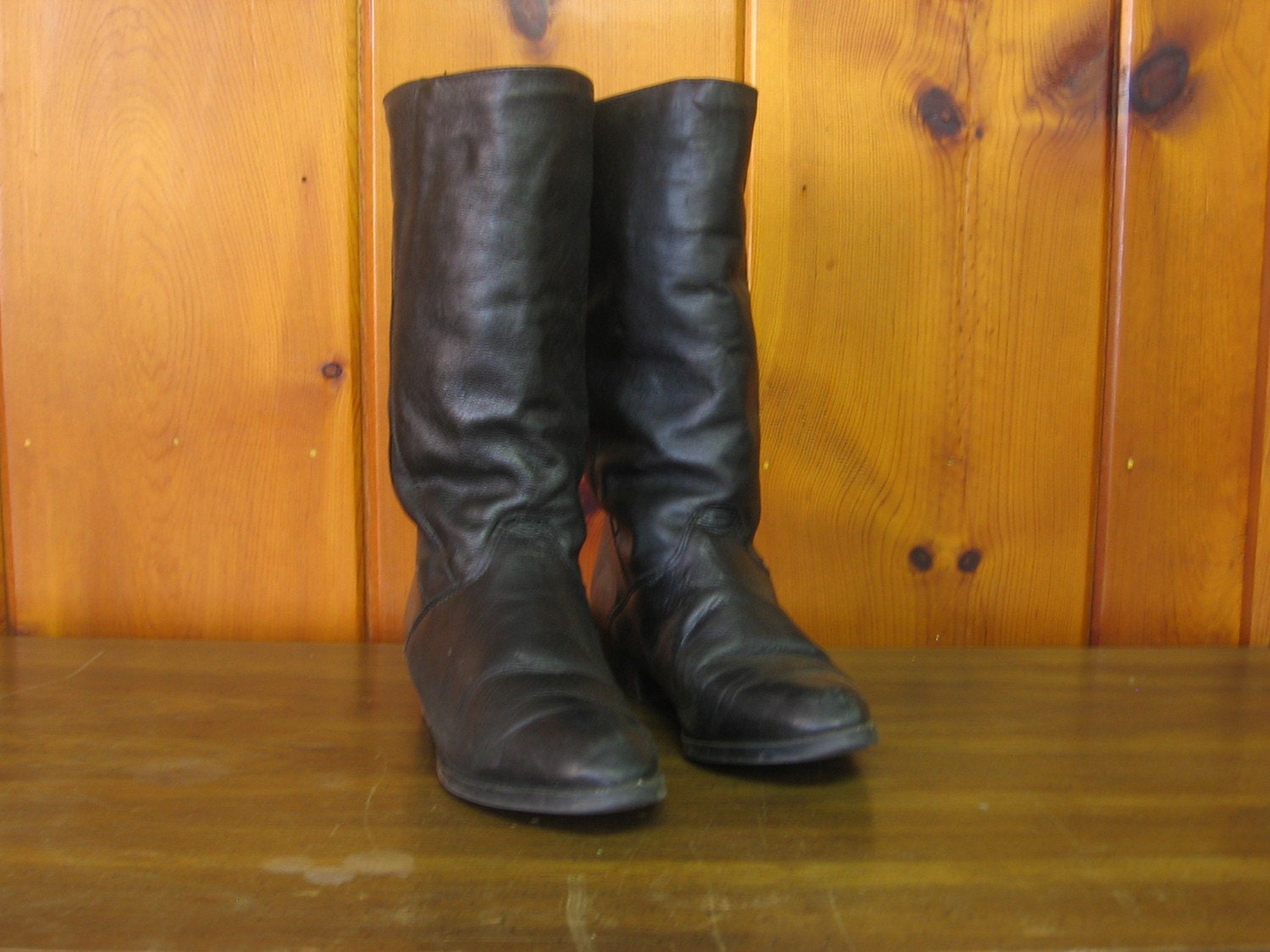 Vintage Black Siberian Husky Boots 8 1/2 by Nottooshabbythrifter