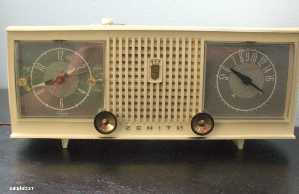 vintage AM Zenith clock radio/with alarm