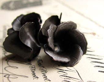 Blooming black tulip bead cap, black antiqued brass flower (4 bead caps) dark aged patina, made in the USA BC-SV-026