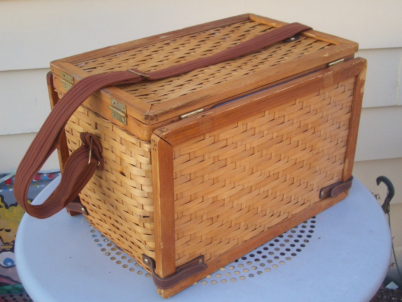 Vintage Picnic Basket Turns Into A Table