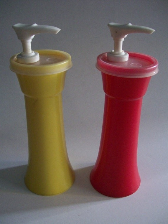 Tupperware Ketchup and Mustard Pump Style Condiment Dispenser