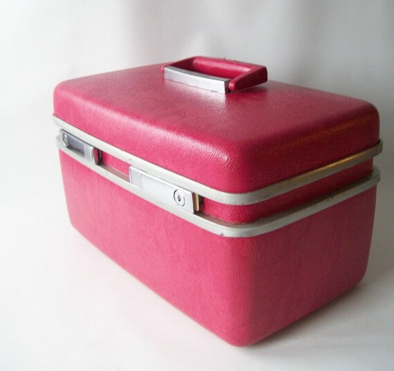 vintage pink train case royal traveller hot pink fuschia retro