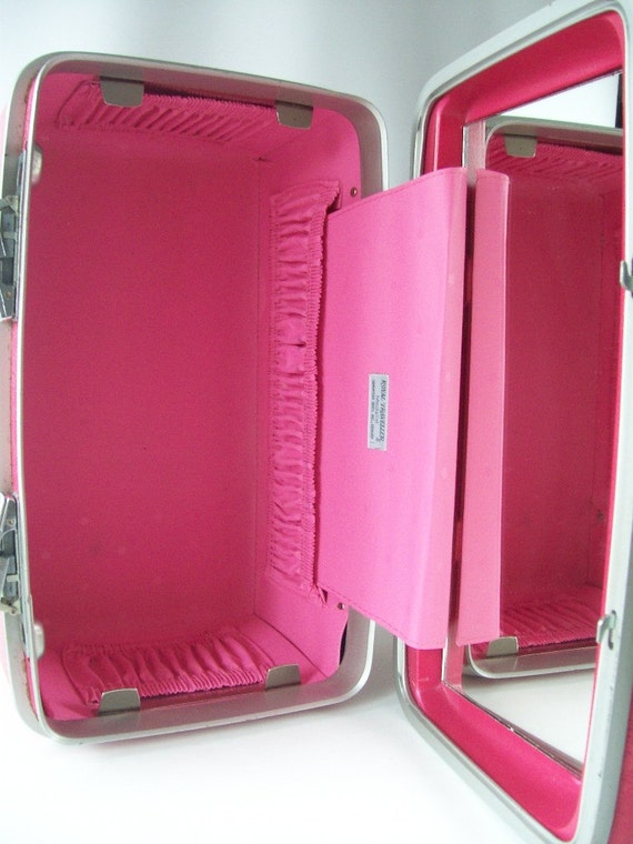 vintage pink train case royal traveller hot pink fuschia retro