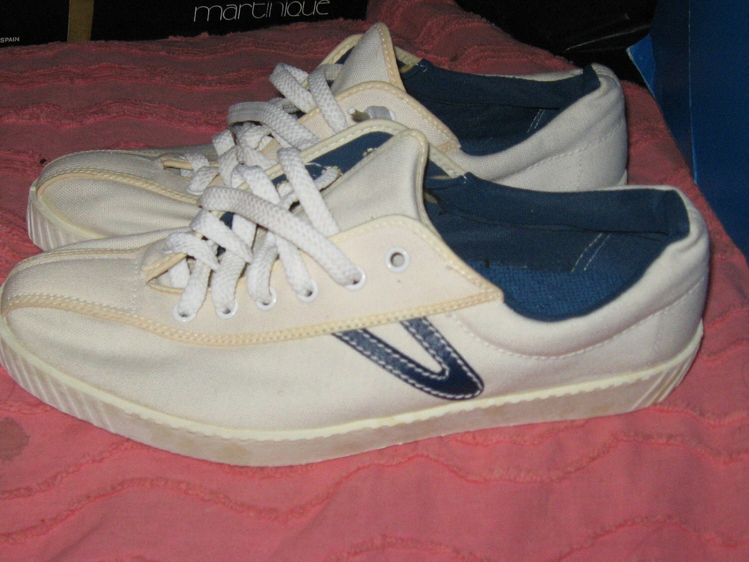 Tretorn Vintage white w Navy Blue Tennis Shoes size 7