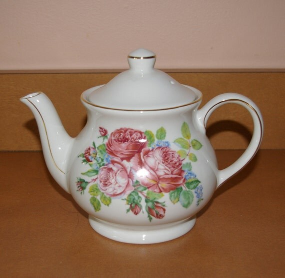 Red Roses Teapot By Sadler Made in England Vintage 1950's