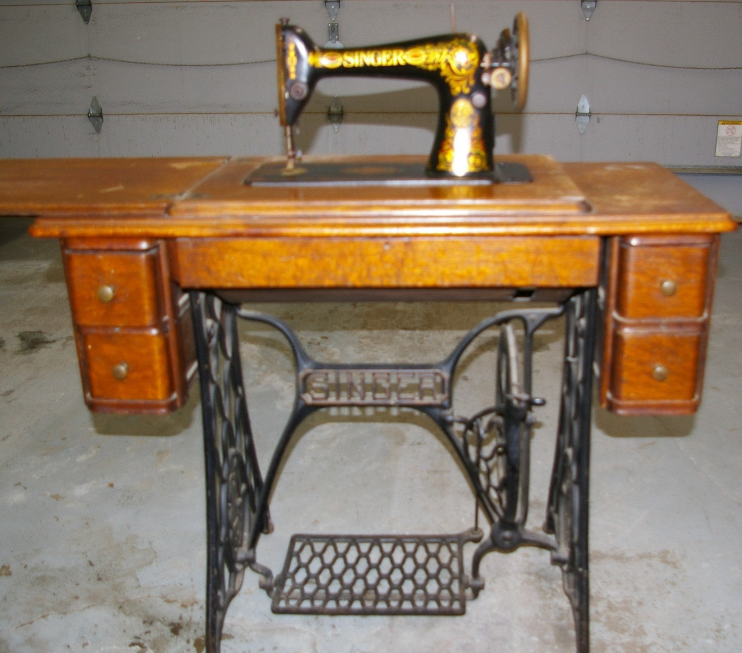 Antique Singer Sewing Machine 1913 Cabinet by bettysworld4u