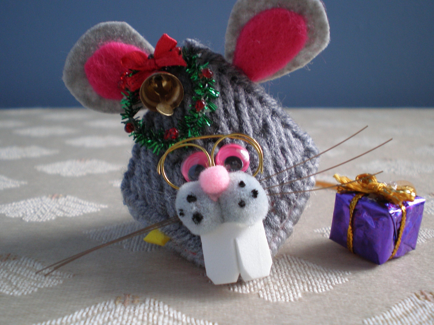 Set of 2 Mouse Squeeze Meeze Kissing Plastic Canvas Christmas Ornaments