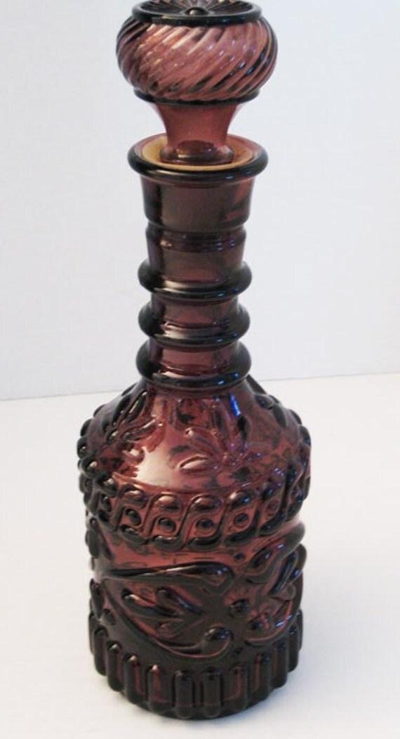 JIM BEAM PURPLE AMETHYST GLASS DECANTER 1968
