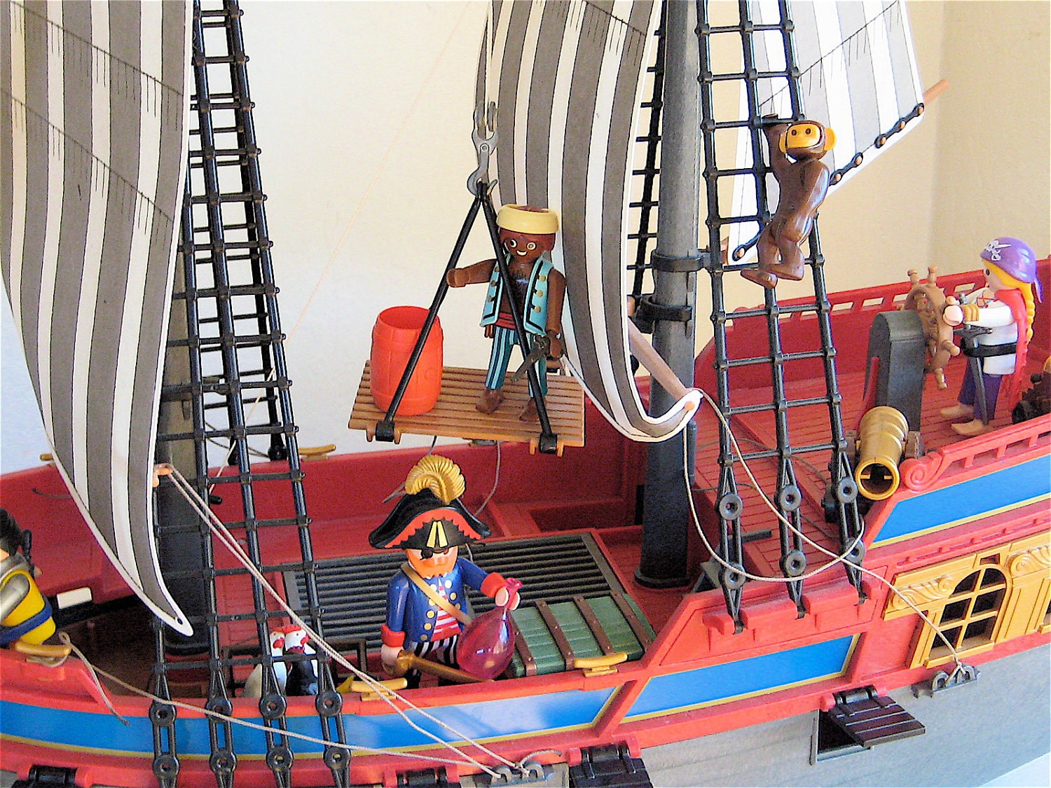 playmobil pirate ship the entertainer