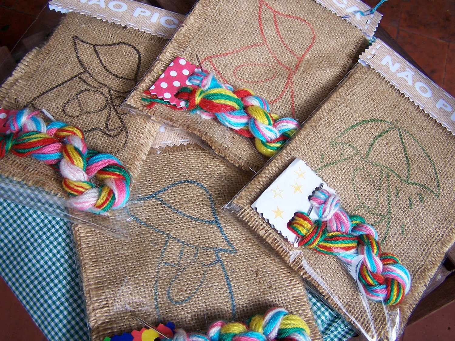 Burlap Embroidery kit Sue patterns