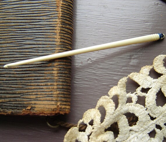 Antique Bone Crochet Hook Susan Bates Size 1