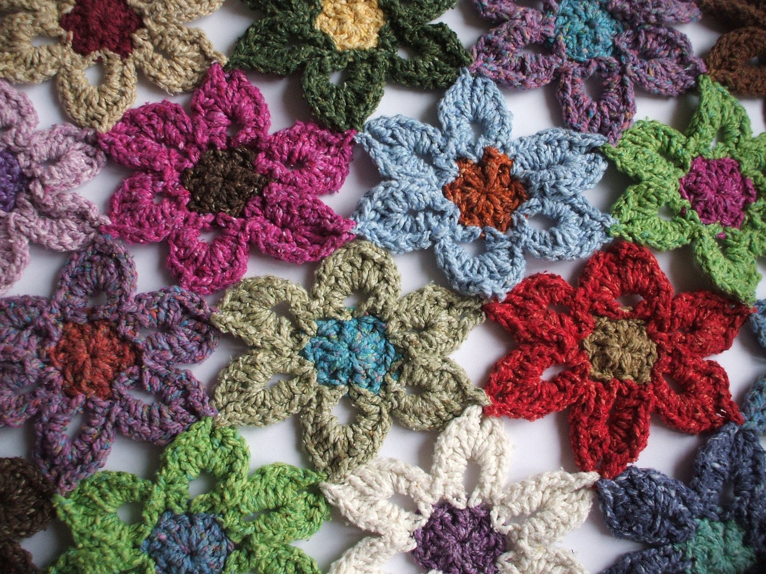  Crochet  flower  scarf 