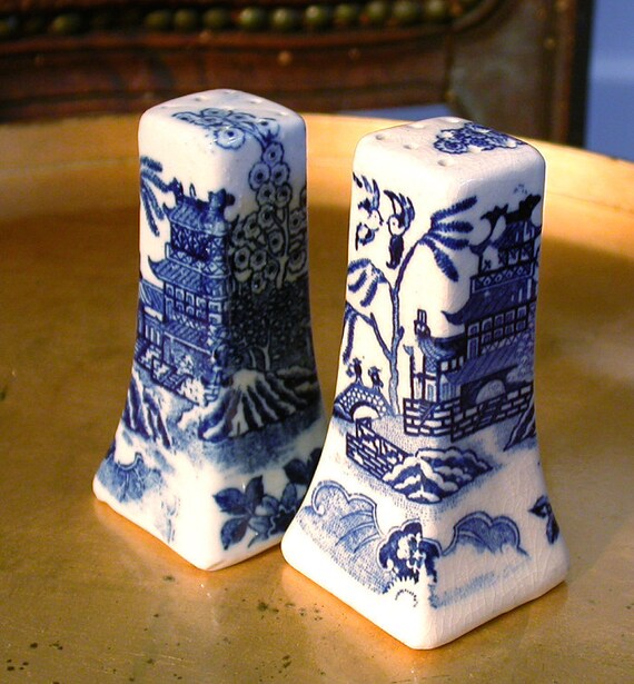 Vintage Blue Willow Square Salt Pepper Shakers Japan
