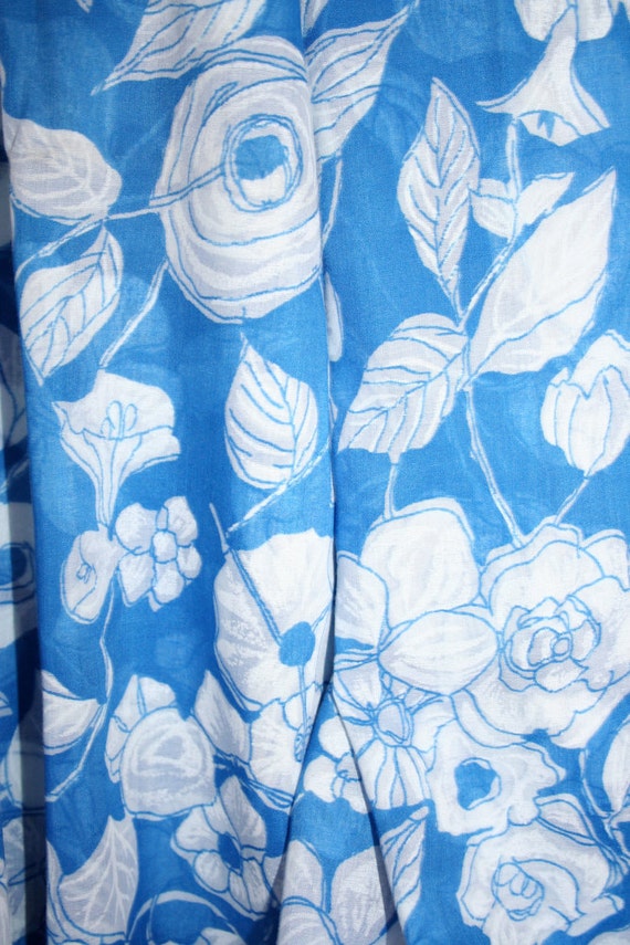 Lightweight sheer fabric with expressive floral motif