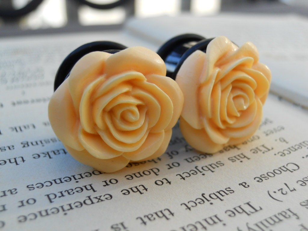 Gauged EarringsPlugsCream Roses5/8g