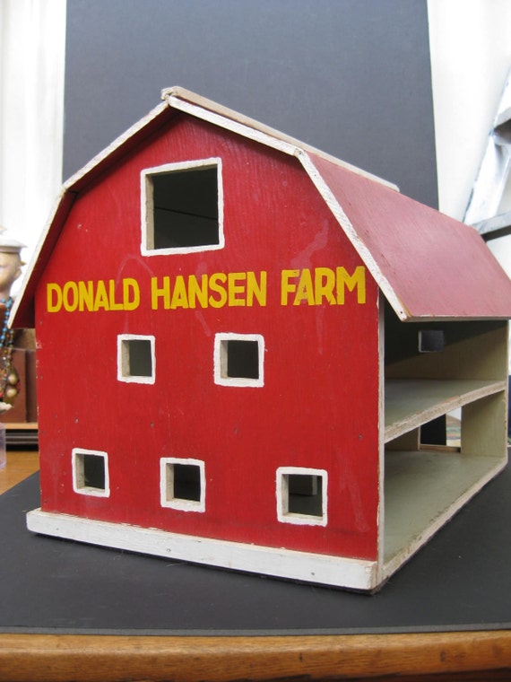 Doll house barn