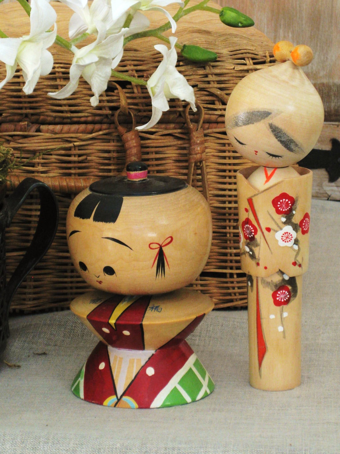 wooden japanese kokeshi dolls