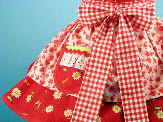 Strawberry Shortcake Baby Doll Apron With Daisies