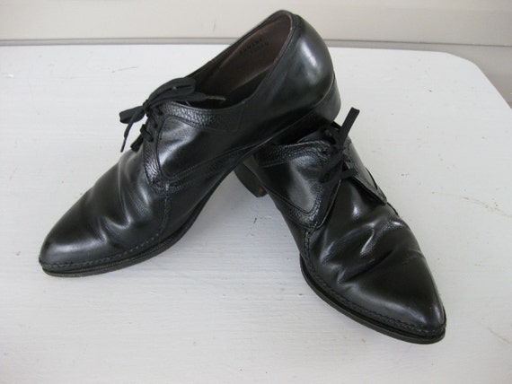 Items similar to Mens 70s Retro Pointed Toe Leather dress shoes....size ...