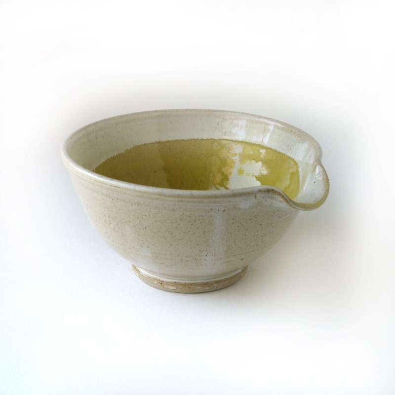 Mixing Bowl with Pouring Lip by RoundroofDesigns on Etsy