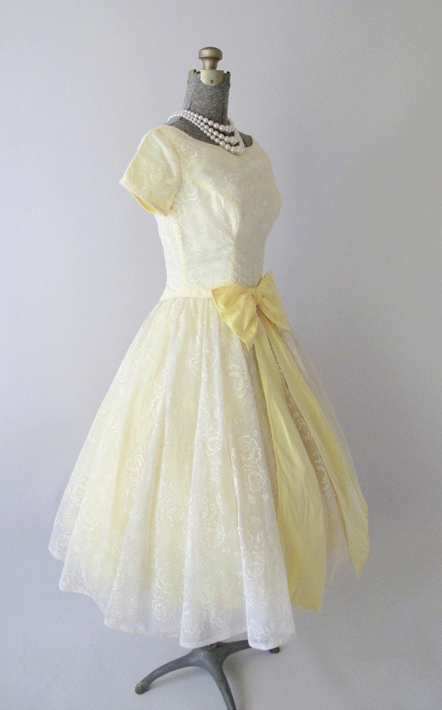 Vintage 1950s 60s Pale Yellow Flocked Prom Dress