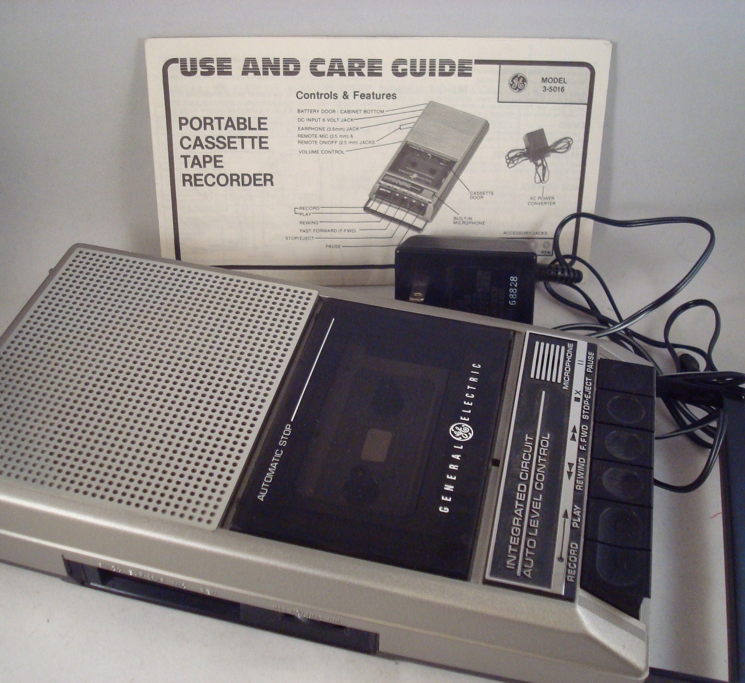 GE Slim AC/DC Cassette Tape Recorder 35016 with Box