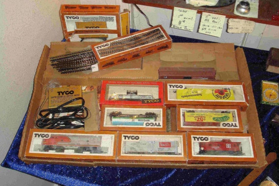 Items similar to TRAIN SET - TYCO HO SIZE - 1976 on Etsy