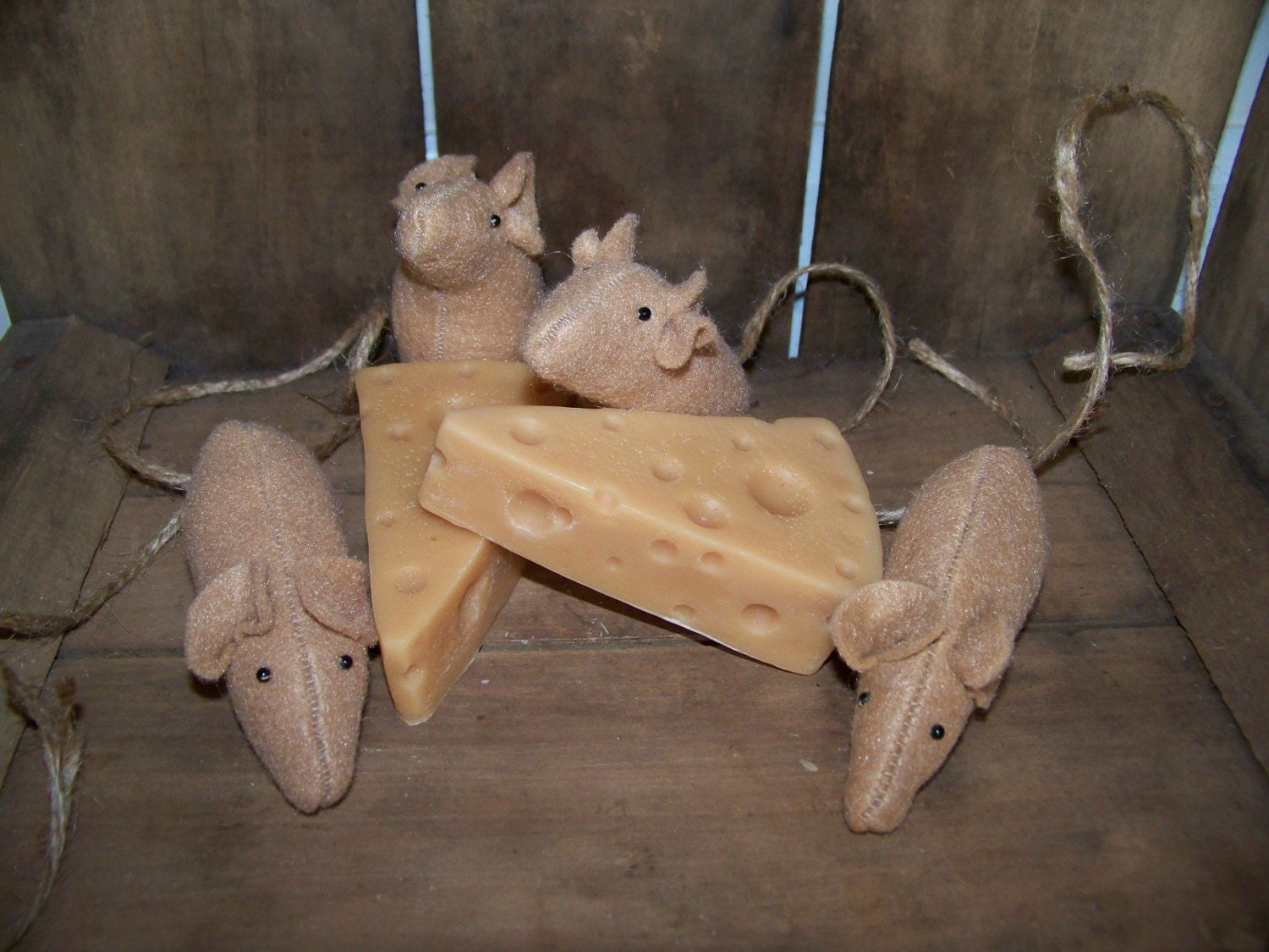4 Primitive Mice Mouse Lot 2 Candle Wax Cheese Wedges Ornie