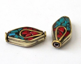 2 beads - Beautiful Kite shape brass beads from Nepal - BD067