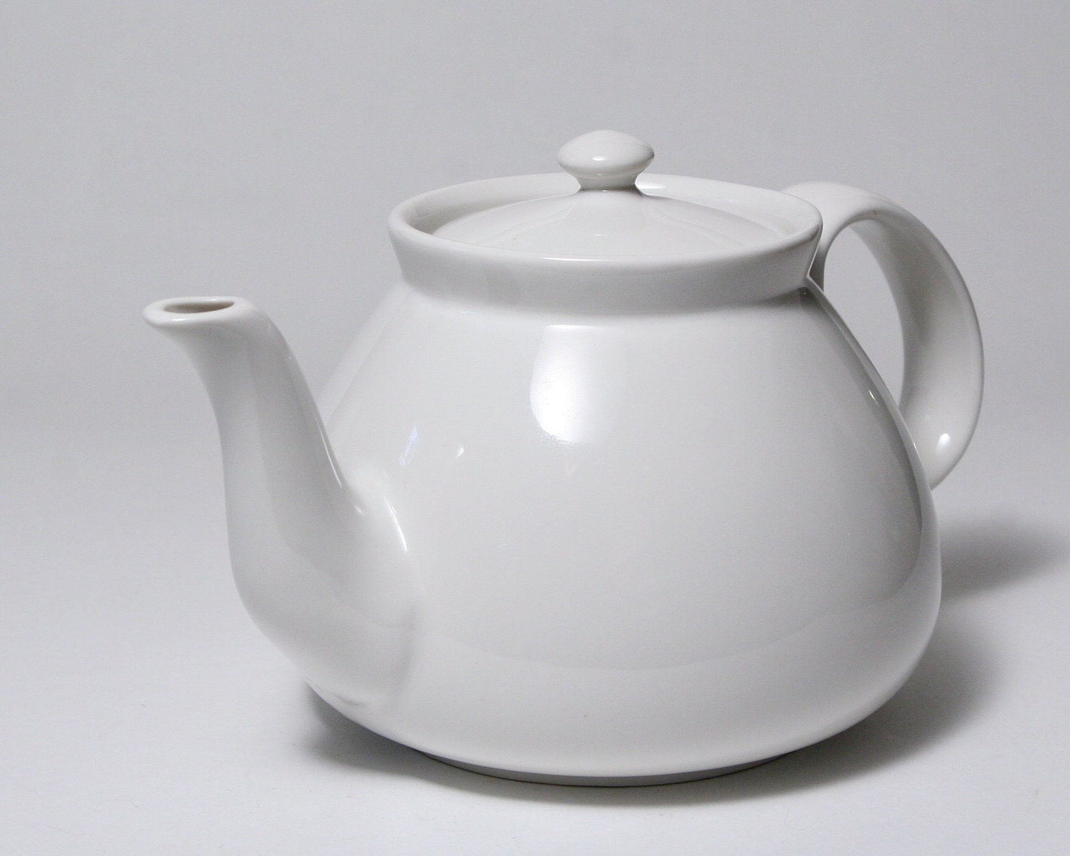 White Ceramic Teapot Hall China Made in USA 6 cup