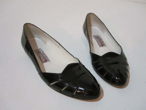 Vintage Pappagallo Black Patent Leather Flats 7.5 by silkstocking