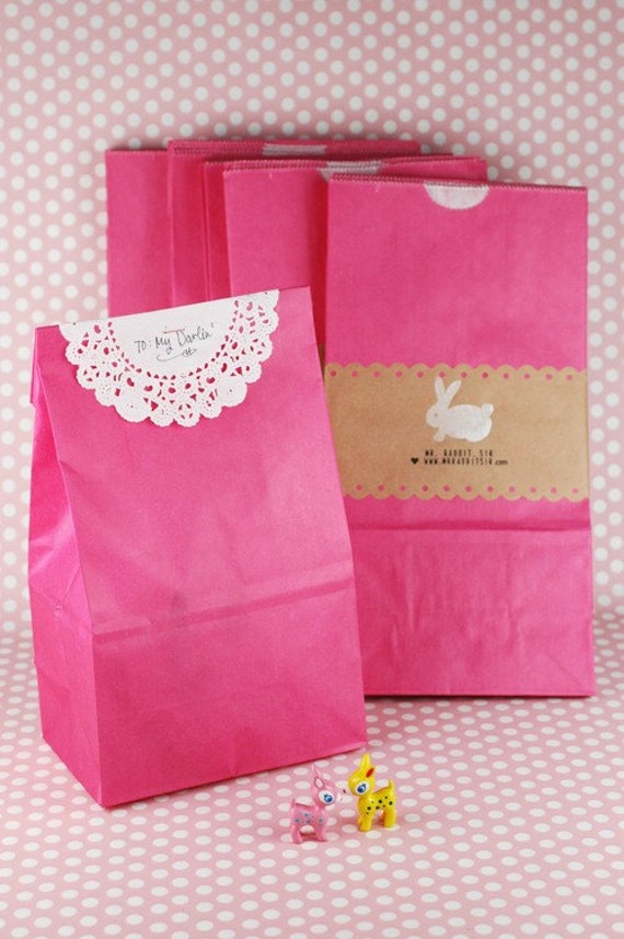 12 HOT PINK PAPER/LUNCH BAGS with PAPER DOILIES