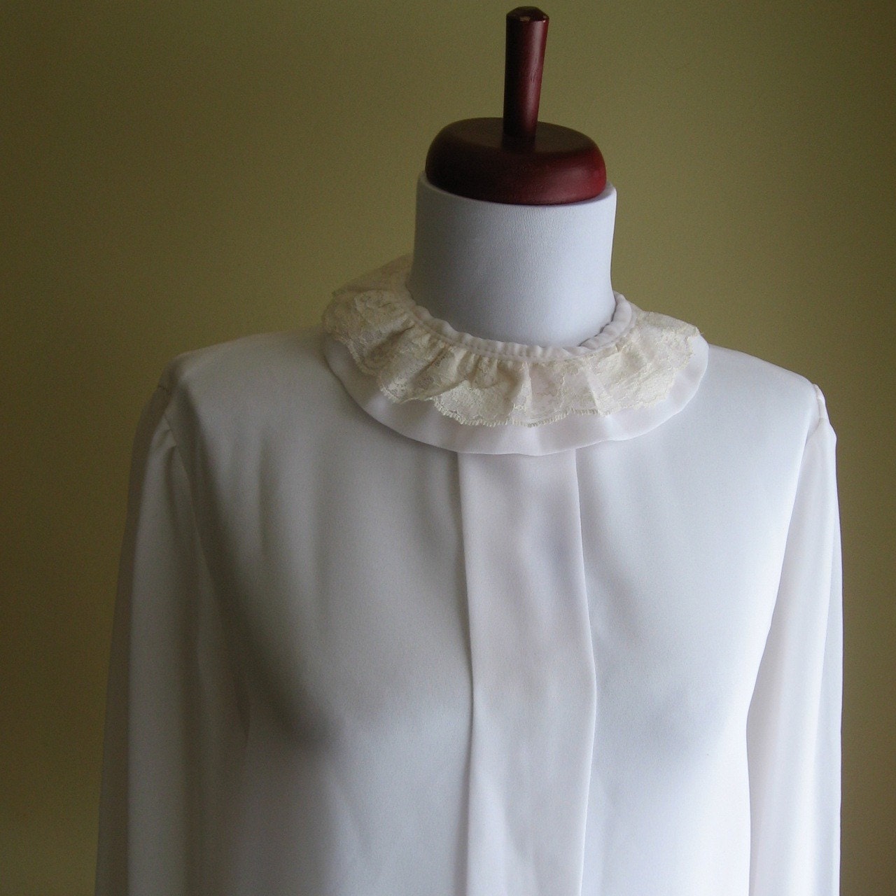 The White Victorian Ruffle Collar Blouse by simplevintage on Etsy