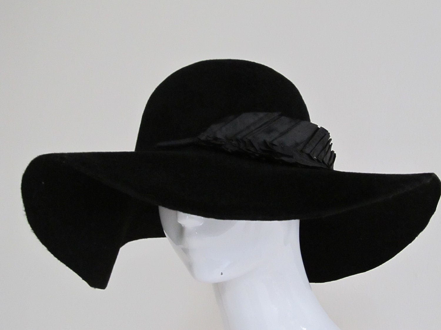 The Perfect Big Black Floppy Hat with fabric Feather 70s Boho