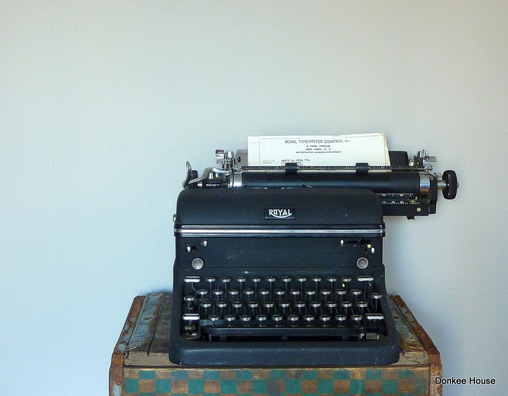 Vintage Royal Typewriter KMM 1941 Magic Margin