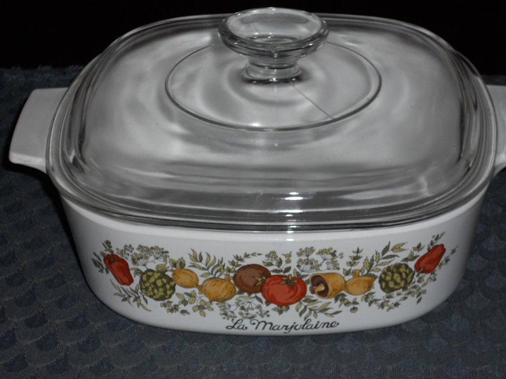 Vintage 2 Quart Corningware Casserole Dish by rosiestreasuretrove