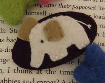 Felt hair clip -No slip -Wool felt -Ecru elephant -brown