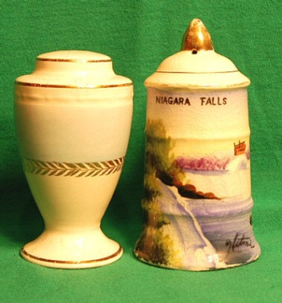 1970s Niagara Falls Beer Stein and Urn Shaker SetJapan