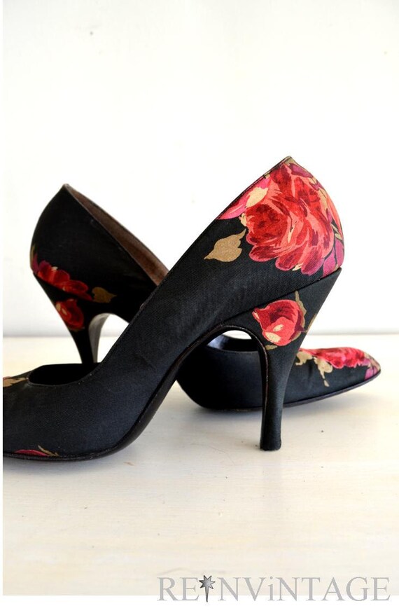 vintage 1950s shoes : red rose 50s painted stiletto heels by