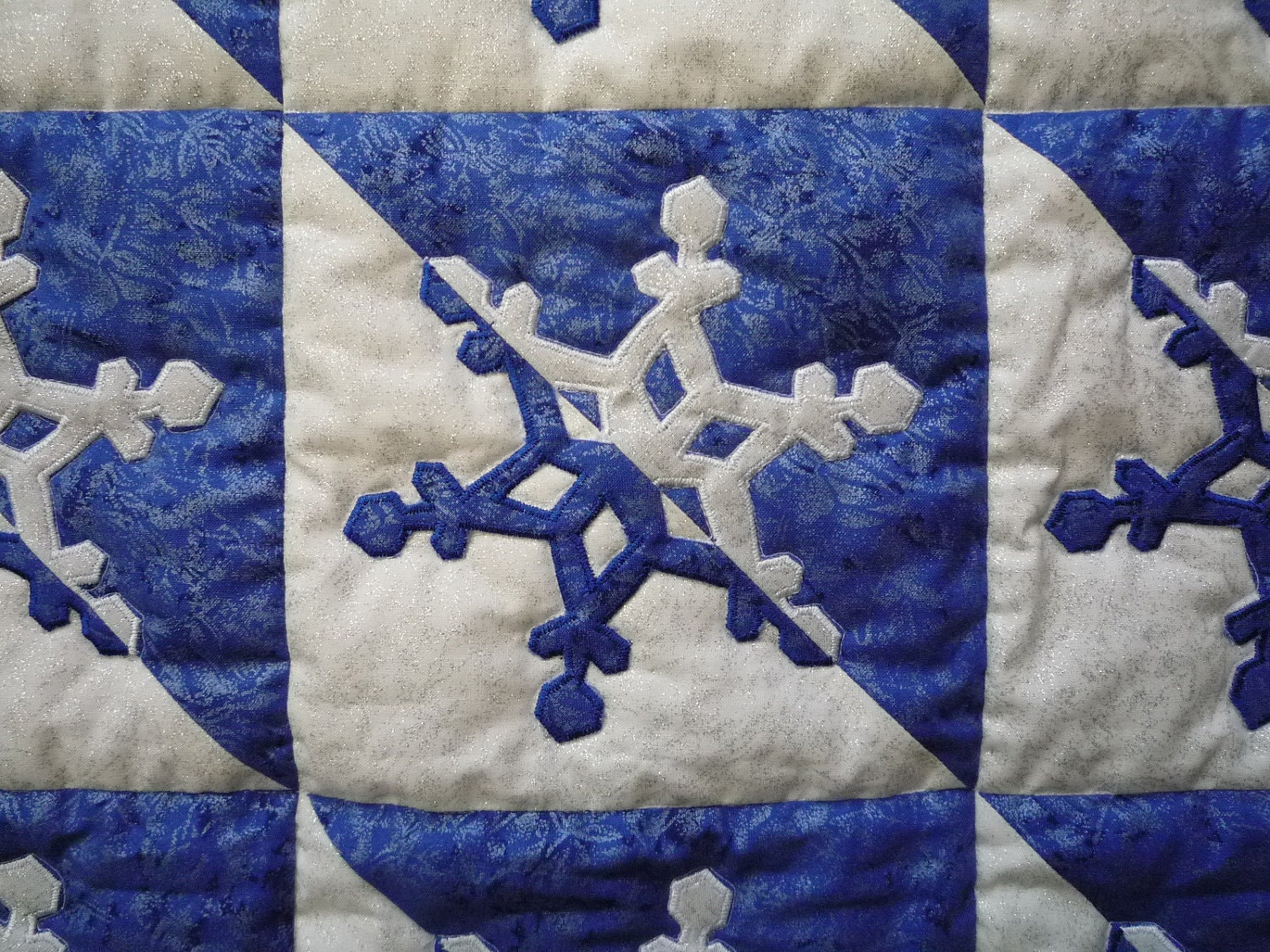 Glitterati Quilted Snowflake Wall Hanging Pattern