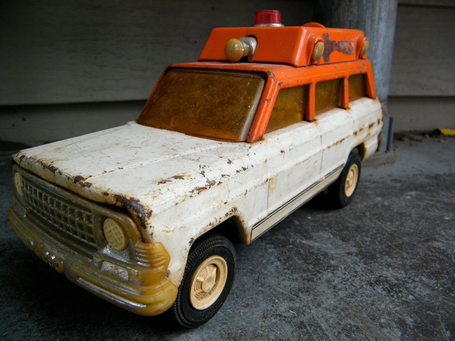 tonka ambulance 1970