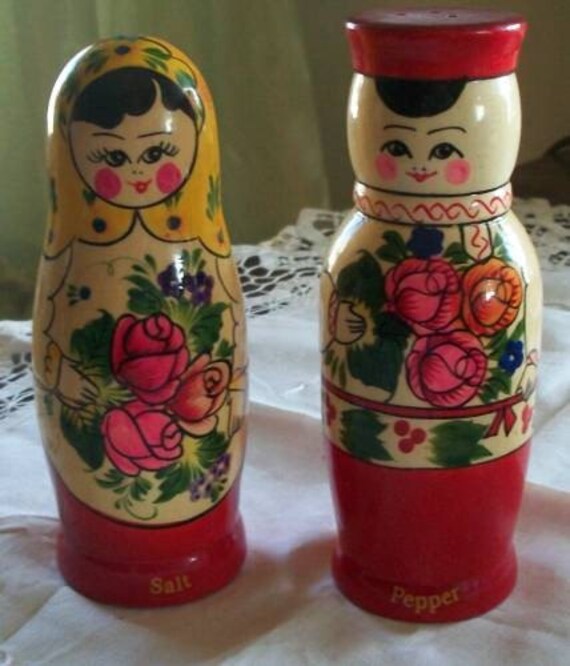 Vintage Wooden Russian Nesting Doll Salt and Pepper Shakers