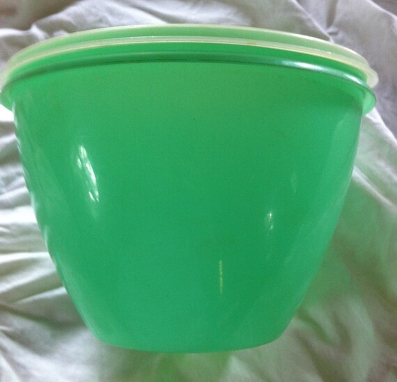 Tupperware Vintage CrispIt Bowl Lettuce Keeper