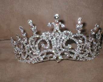 Extraordinary Rhinestone Tiara Crown