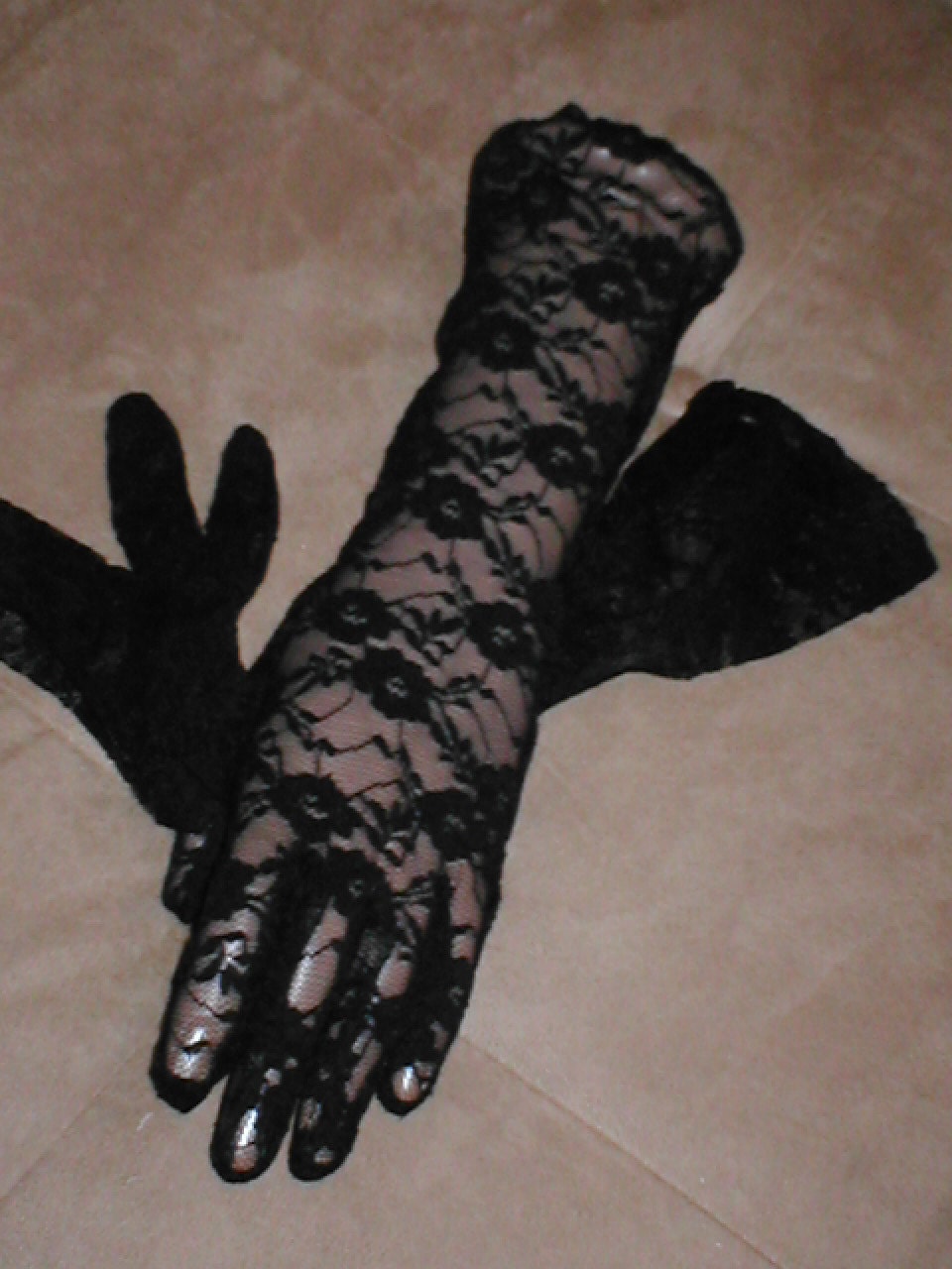 Long operalength Black Lace Gloves