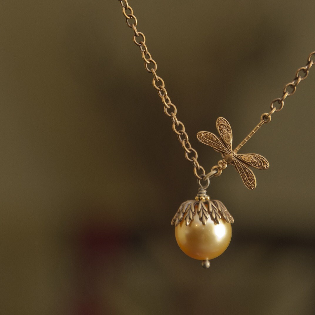 Dragonfly pearl necklace Clearance