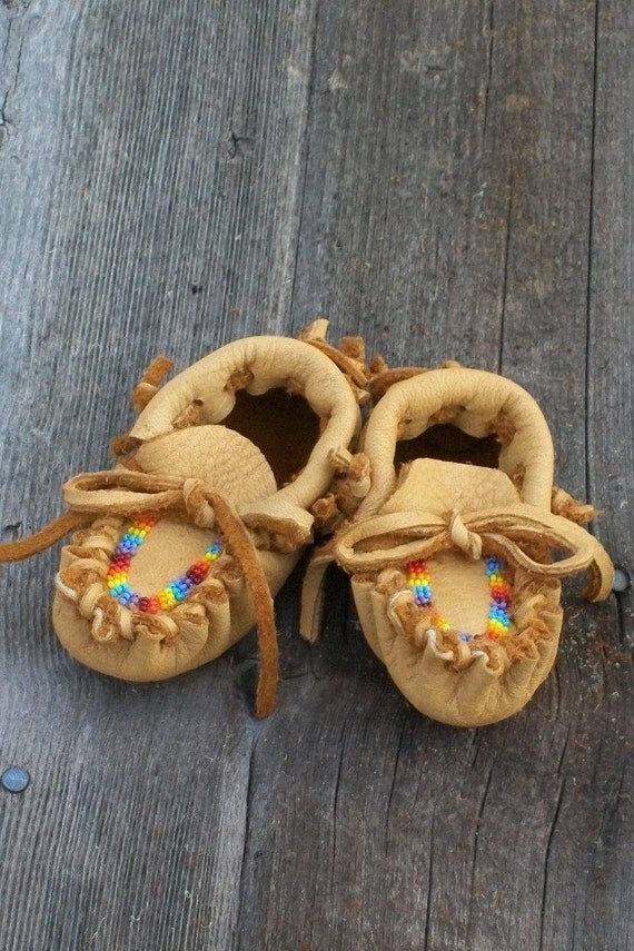 ON SALE Beaded baby moccasins Newborn baby moccasins